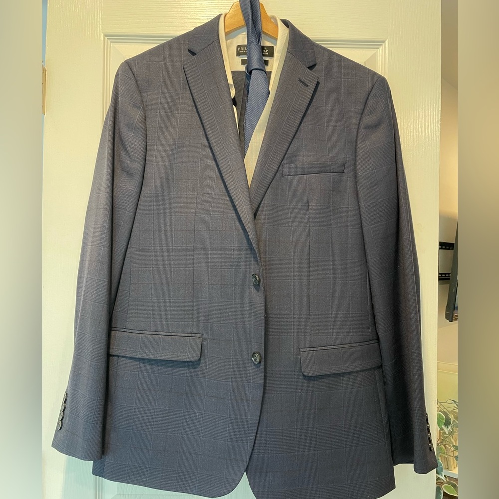 Five piece suit Bar III worn once, like new size L, blue checked suit,